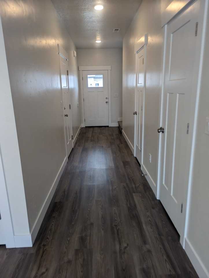 96 W 425 N - Photo 7 of 8