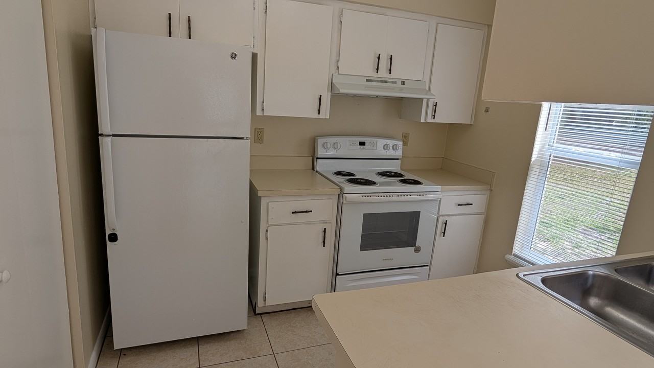 2601 Ne 23rd Ave - Photo 7 of 15