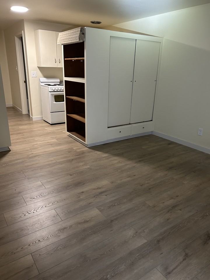 936 Broadway E #11 - Photo 2 of 5