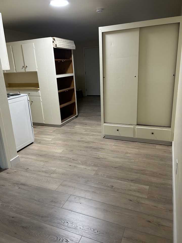 936 Broadway E #11 - Photo 3 of 5