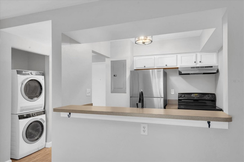 406 W Cedar St #403 - Photo 5 of 18