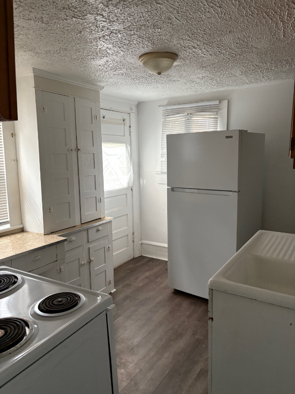 309 3rd St #1 - Photo 7 of 10