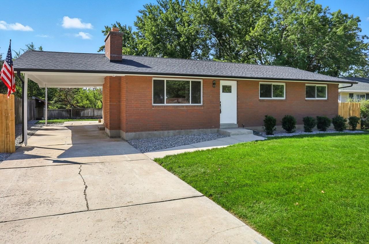 8558 S Harvard Park Dr