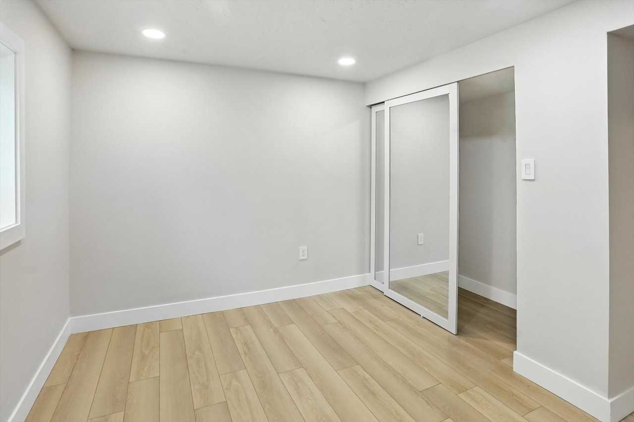 8558 S Harvard Park Dr - Photo 6 of 10