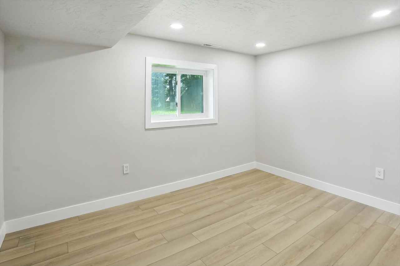 8558 S Harvard Park Dr - Photo 7 of 10