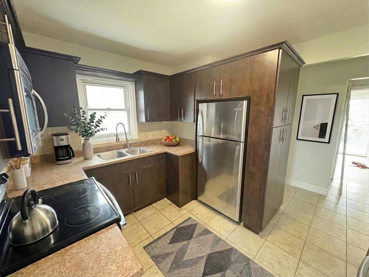 66 Grenadier Dr - Photo 3 of 12