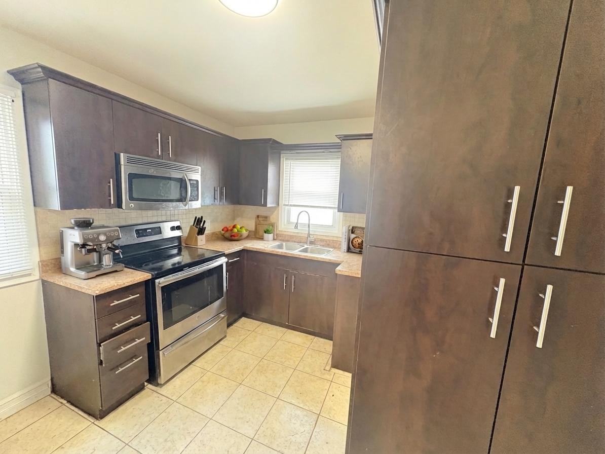 66 Grenadier Dr - Photo 4 of 12