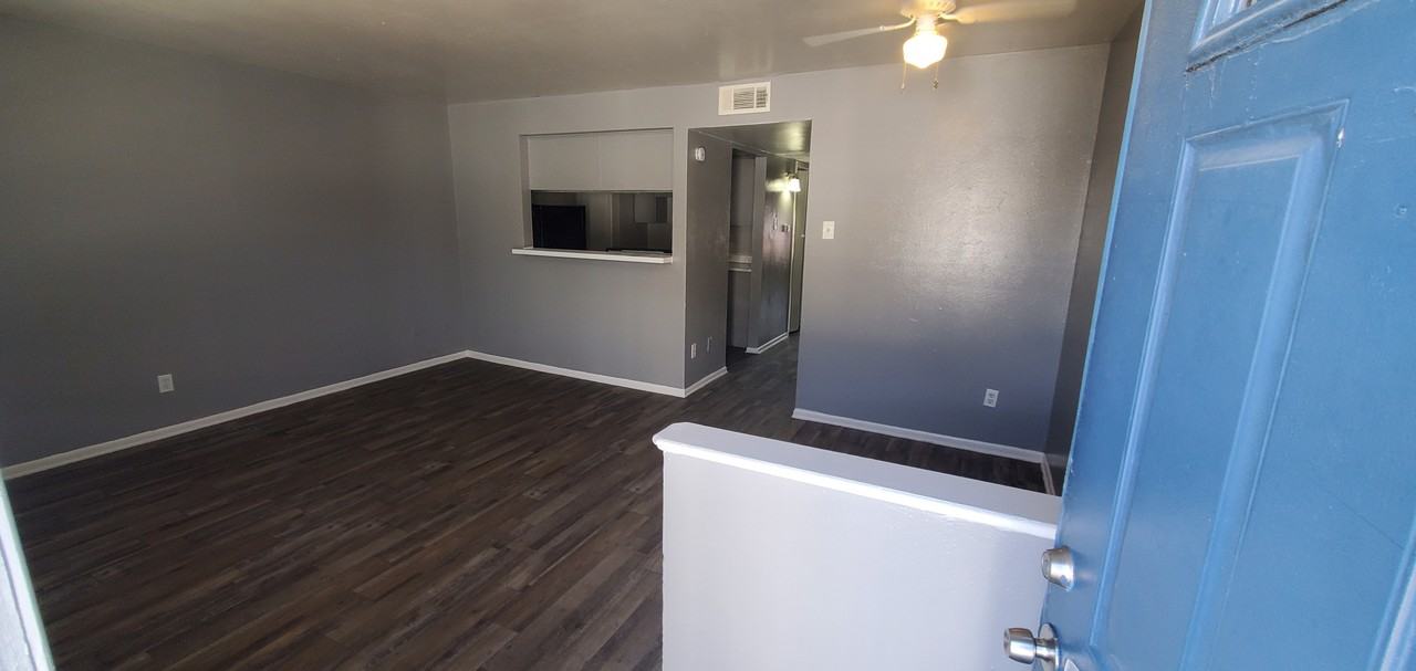 2718 Sherman St #206 - Photo 2 of 7