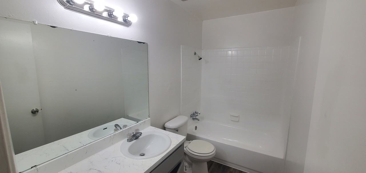 2718 Sherman St #206 - Photo 6 of 7