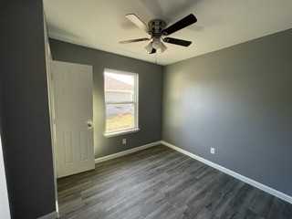 510 S Front St #C - Photo 7 of 14