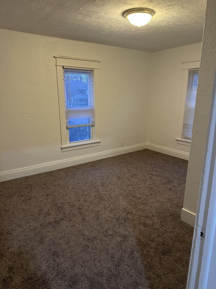 1621 S Taylor St - Photo 6 of 7