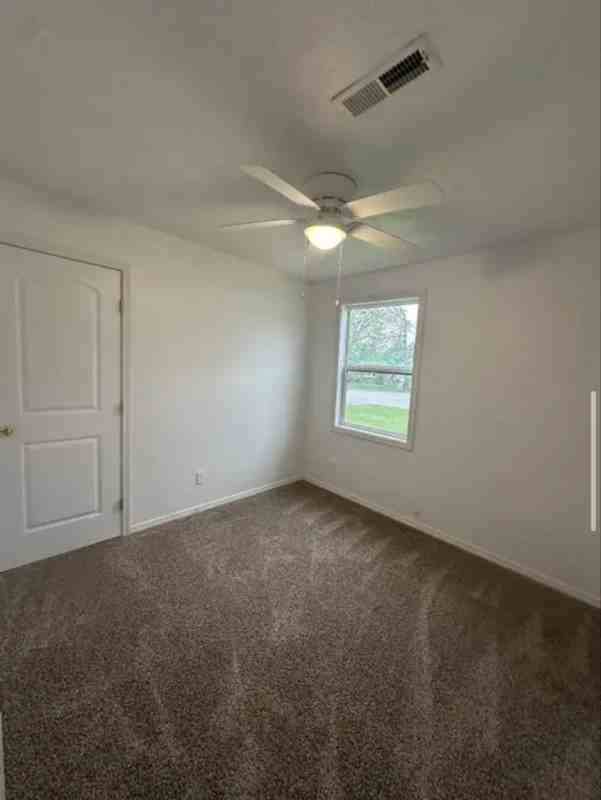 16625 S Broadway St - Photo 7 of 10