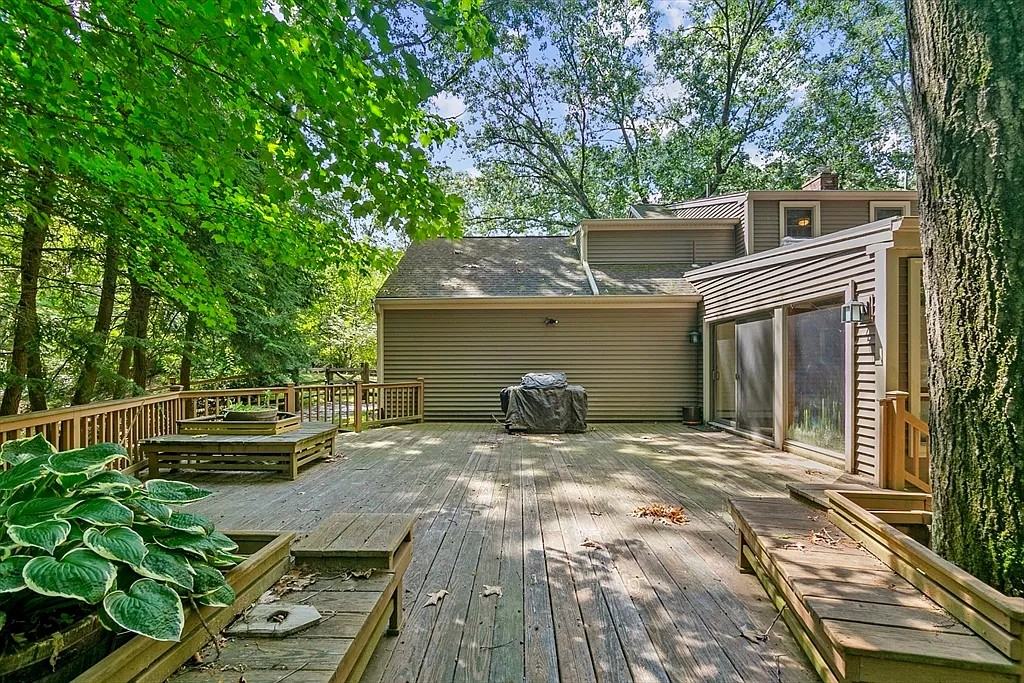 28 Revere Rd - Photo 5 of 7