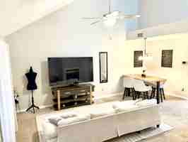 featured image of 421 Woodview Ln