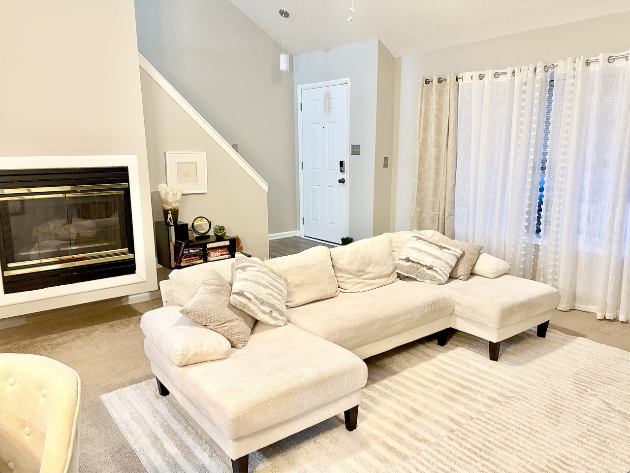 421 Woodview Ln - Photo 2 of 13