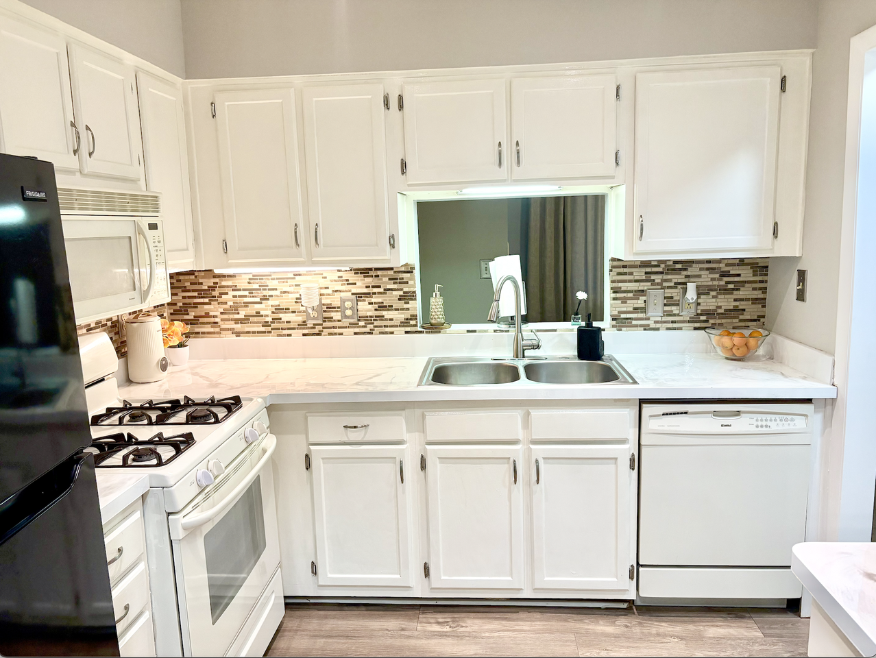 421 Woodview Ln - Photo 4 of 13