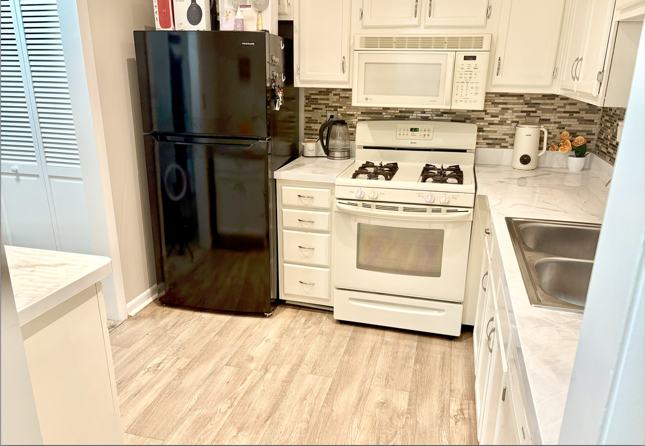 421 Woodview Ln - Photo 5 of 13