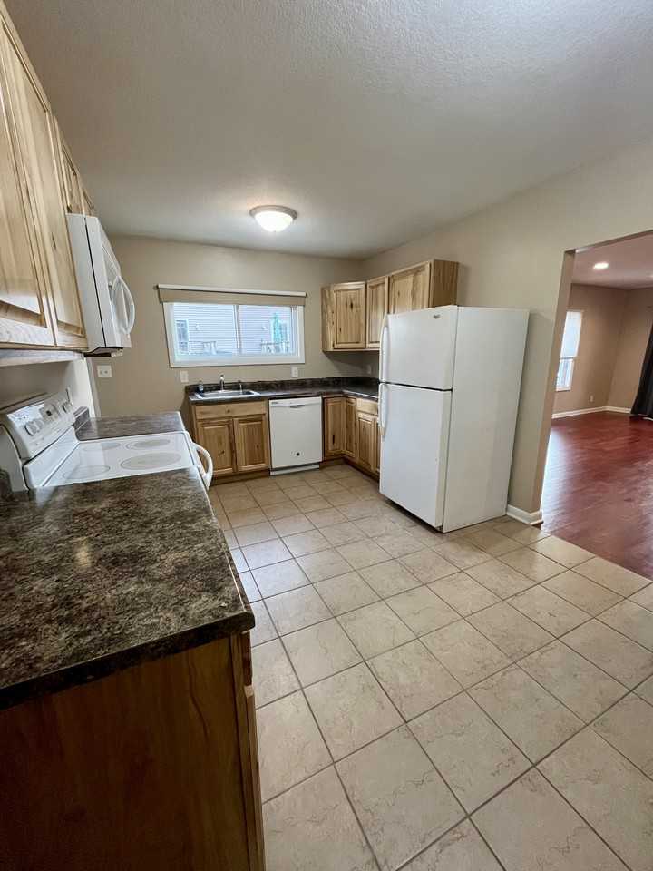 3107 59th St - Photo 2 of 6