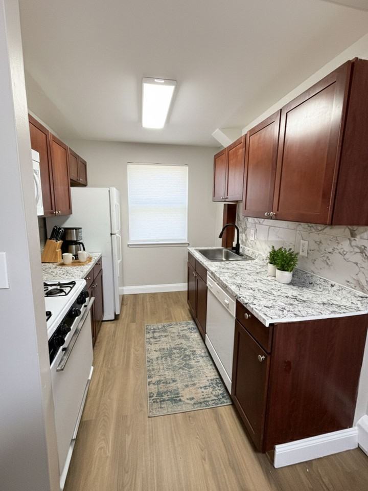 Hill Manor/Edgemont Terrace - Photo 5 of 7