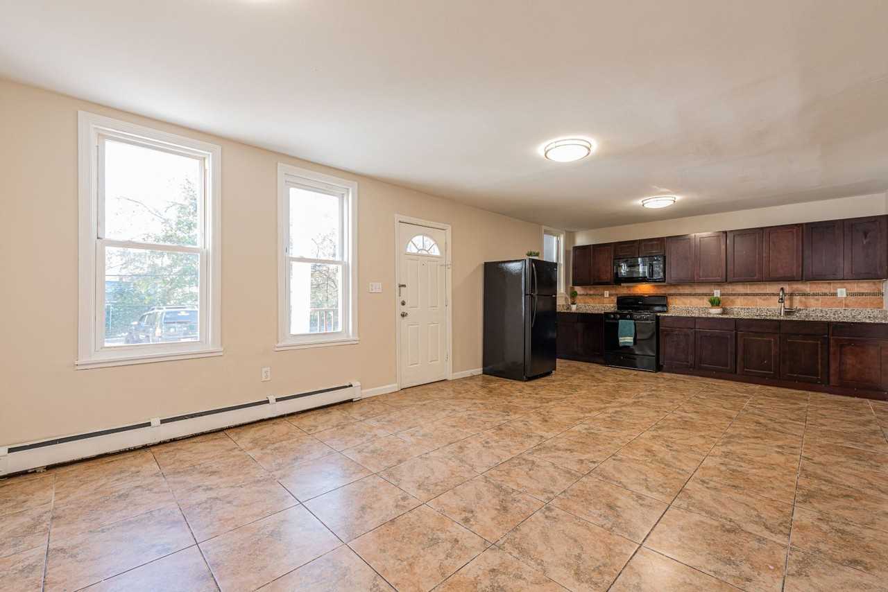 North Day Apartments - Photo 2 of 6