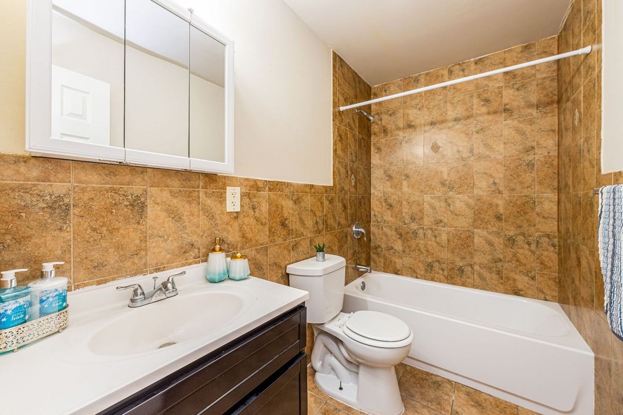 North Day Apartments - Photo 3 of 6