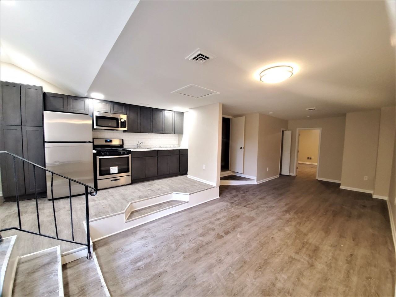 300-306 Main St - Photo 2 of 7