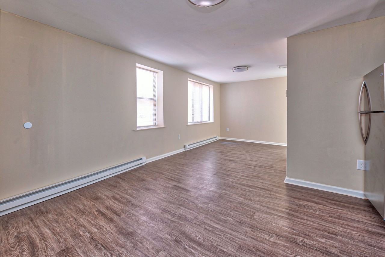 300-306 Main St - Photo 3 of 7