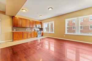 featured image of 39 N Burnett St