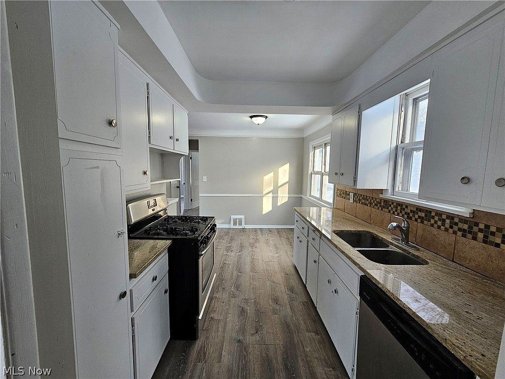 9516 Alexander Rd - Photo 4 of 14