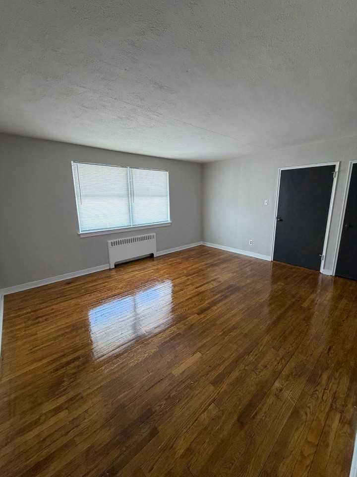 1928 Alsace Rd - Photo 2 of 11