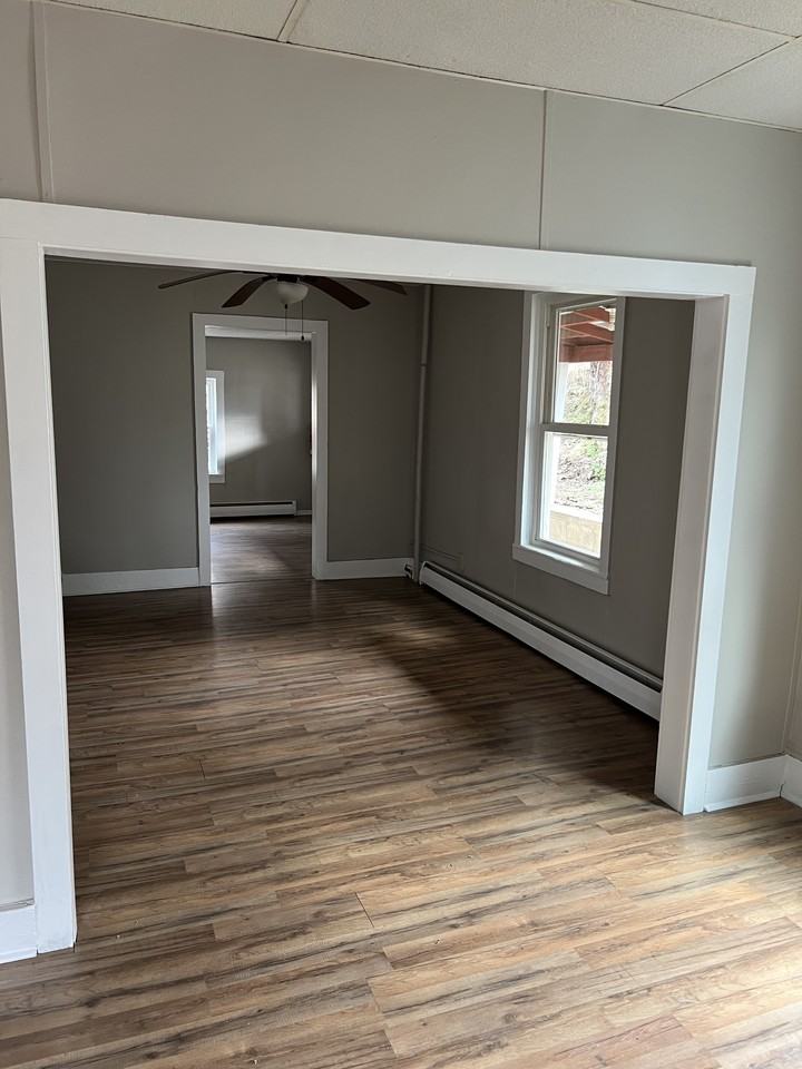 548 2 1/2 St - Photo 3 of 20