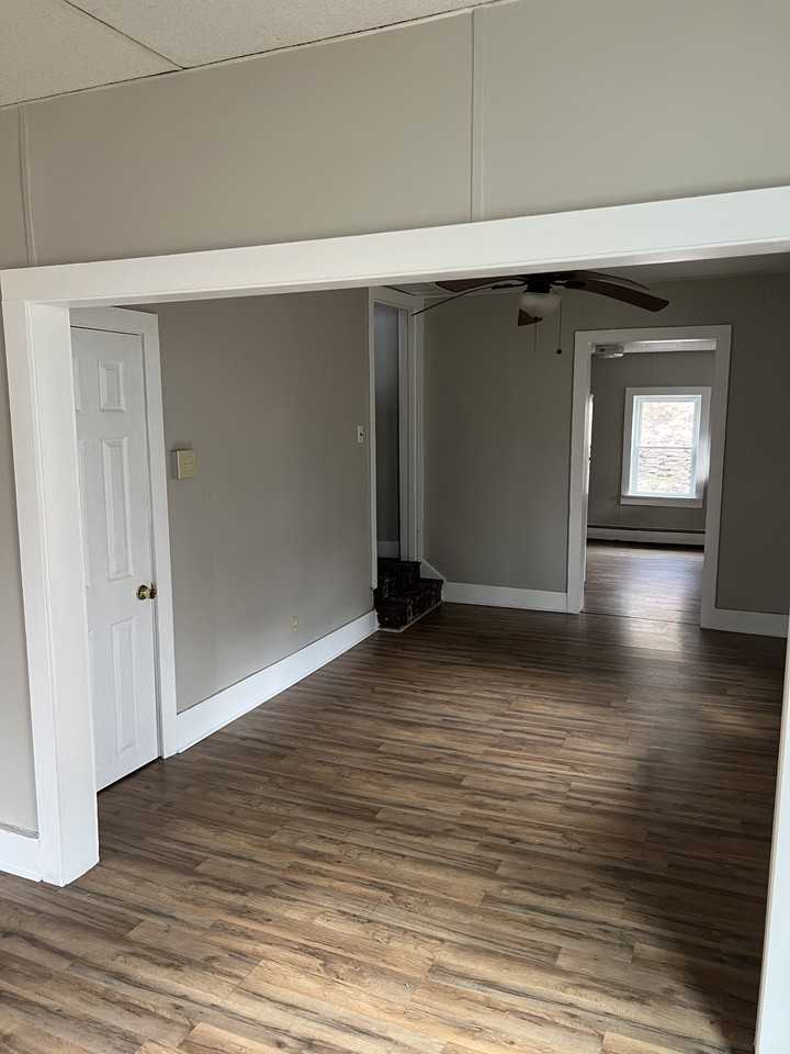 548 2 1/2 St - Photo 4 of 20