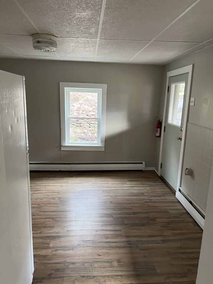 548 2 1/2 St - Photo 6 of 20