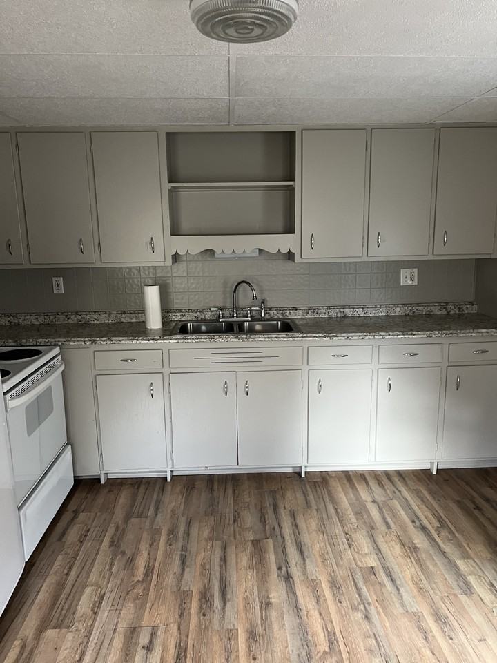 548 2 1/2 St - Photo 7 of 20