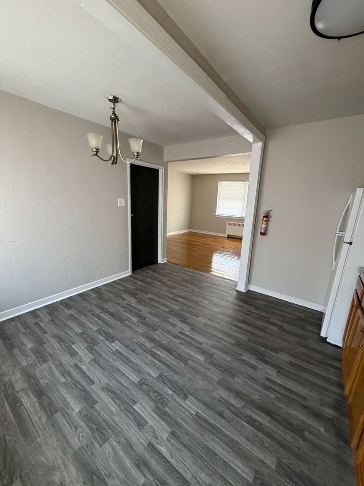 1941 Alsace Rd - Photo 3 of 11