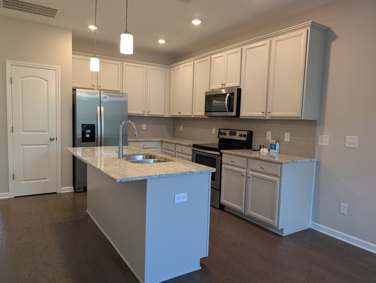 204 Netherlands Blvd - Photo 3 of 19