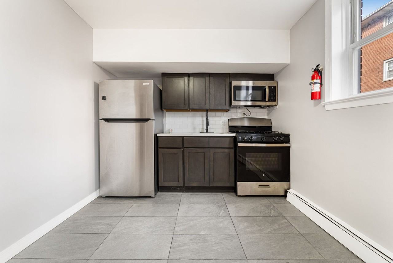 137 West Jersey Street - Photo 3 of 5