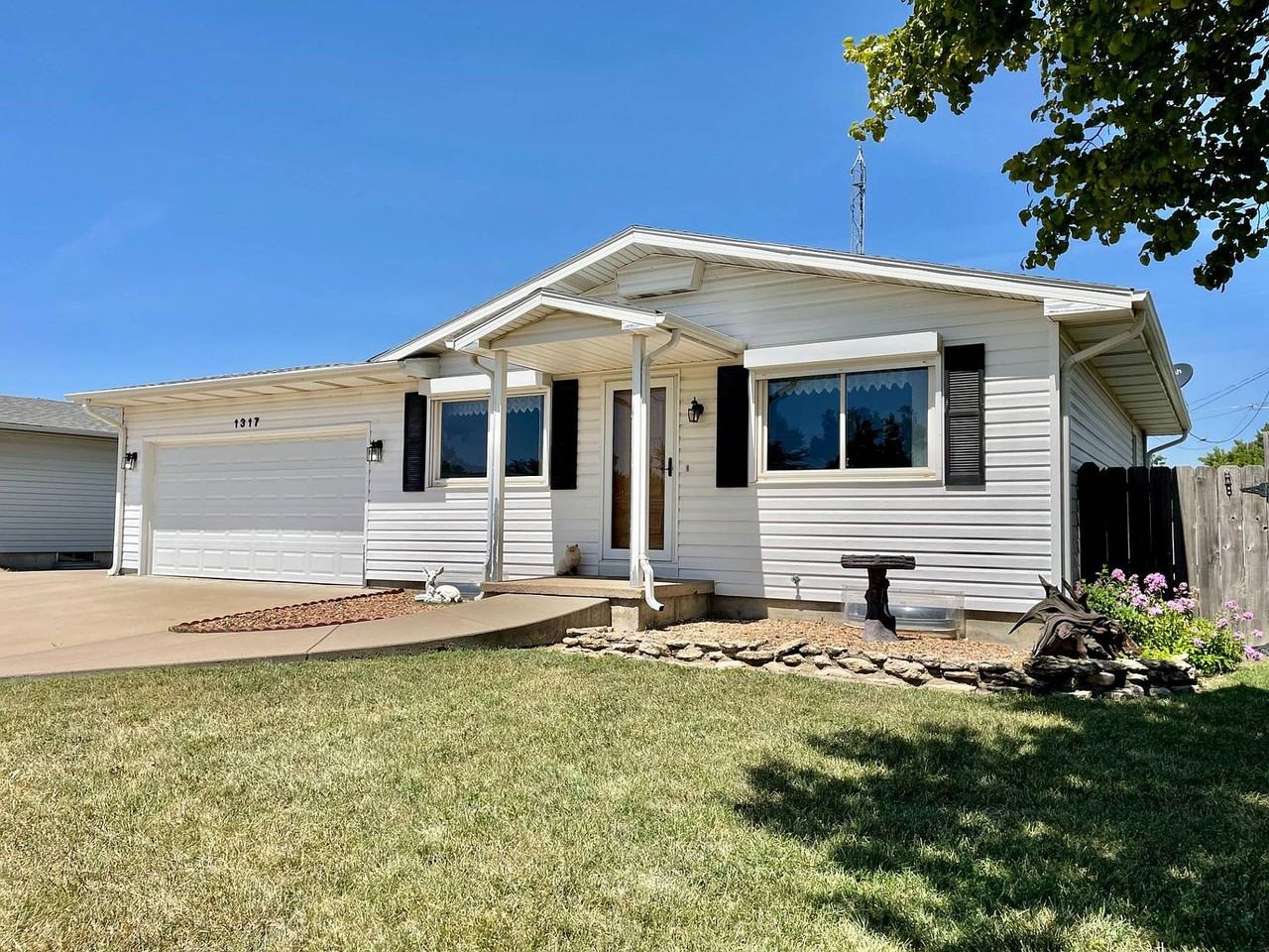 1317 E Minneapolis Ave - Photo 3 of 17