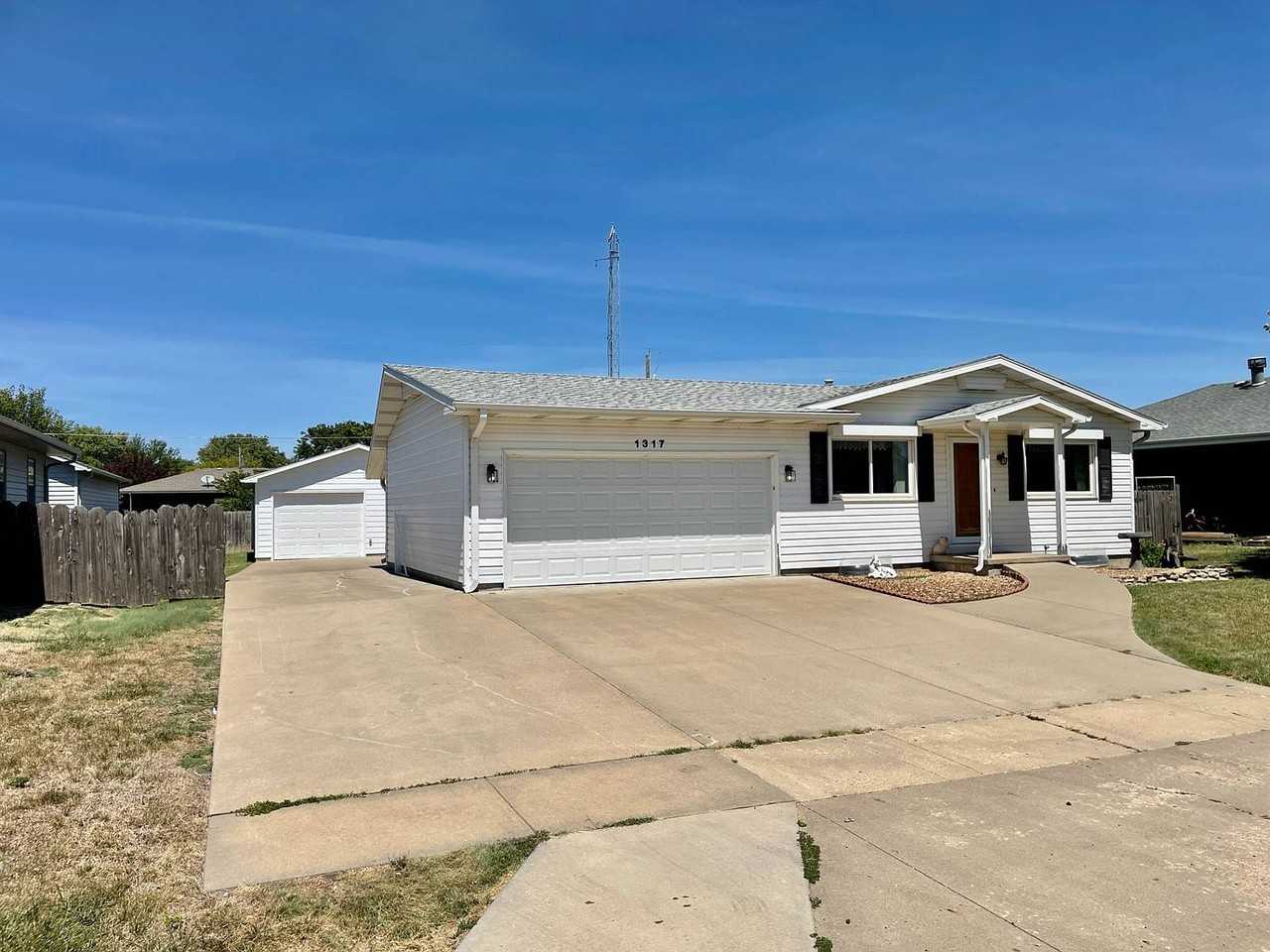 1317 E Minneapolis Ave - Photo 4 of 17