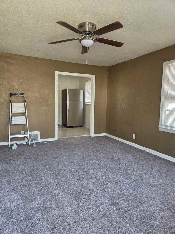 5760 Indiana Ave - Photo 2 of 11