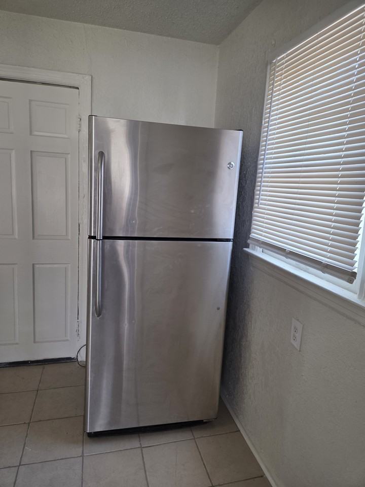 5760 Indiana Ave - Photo 5 of 11