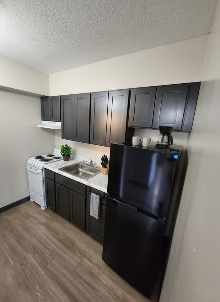 Luther Towers - Photo 3 of 8