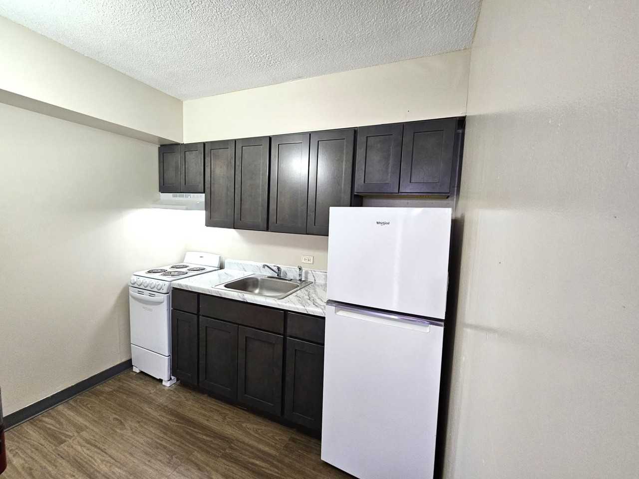 Luther Towers - Photo 4 of 8