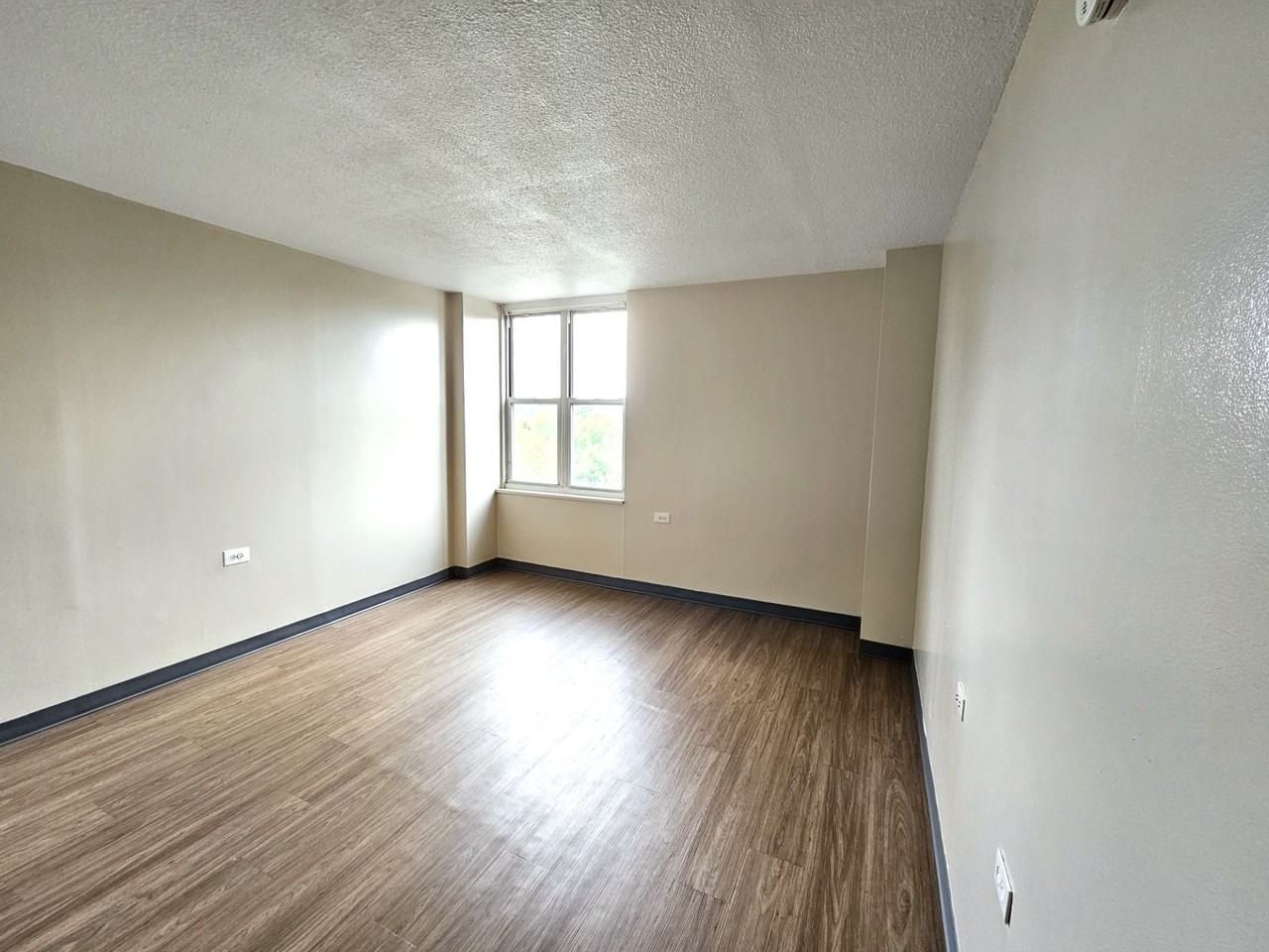 Luther Towers - Photo 5 of 8