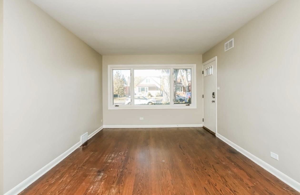 10114 S California Ave #811 - Photo 2 of 8