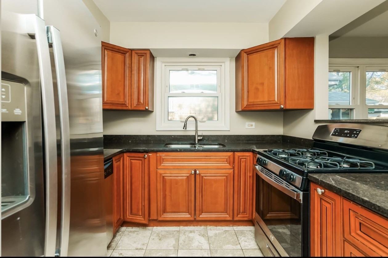 10114 S California Ave #811 - Photo 4 of 8