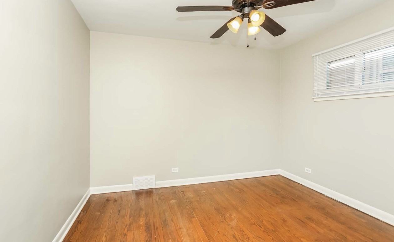 10114 S California Ave #811 - Photo 6 of 8