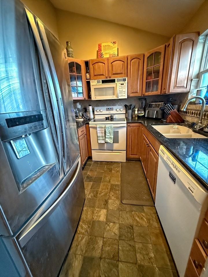 236 N Middle Rd - Photo 4 of 16