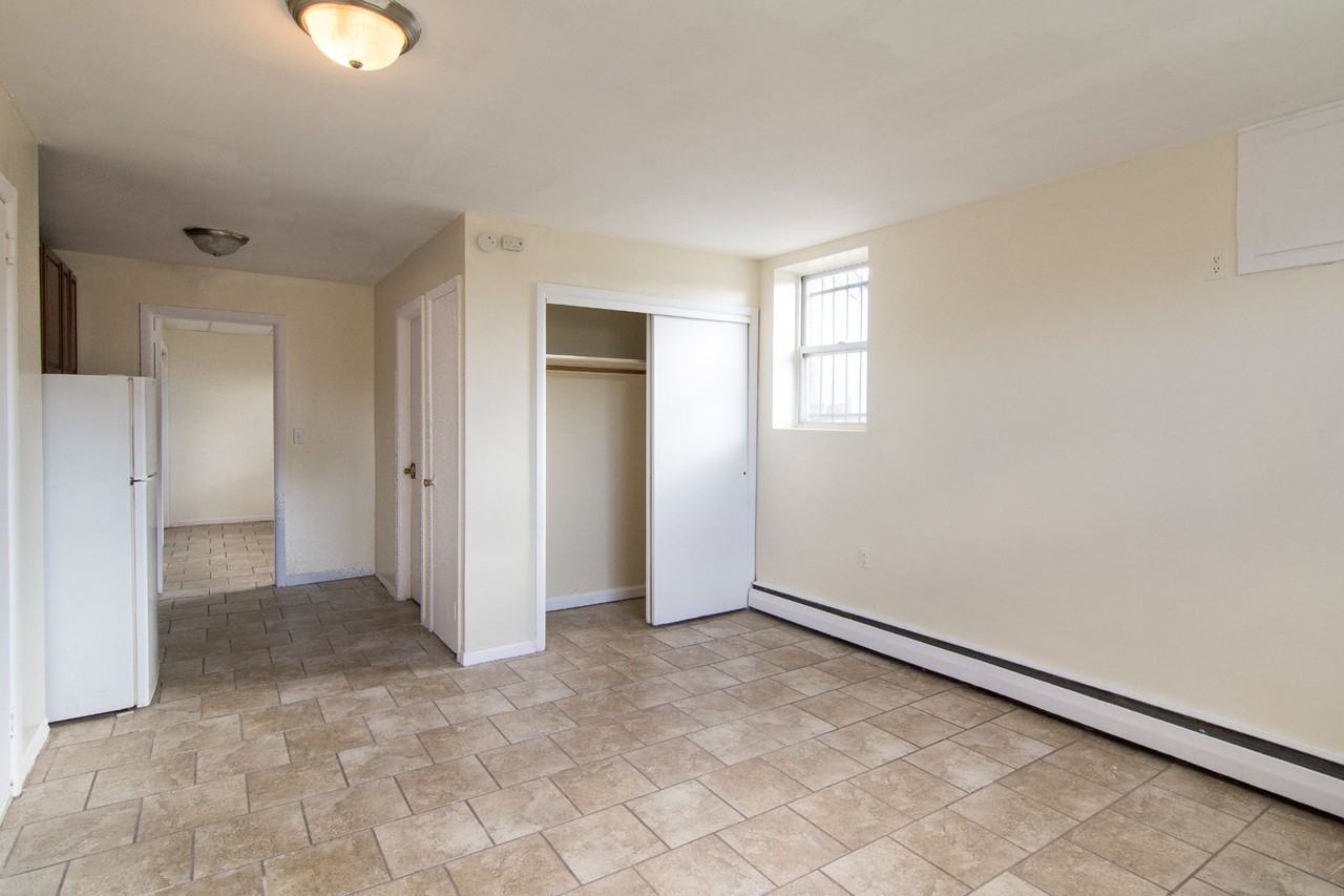 286 Eastern ParkWay - Photo 2 of 7