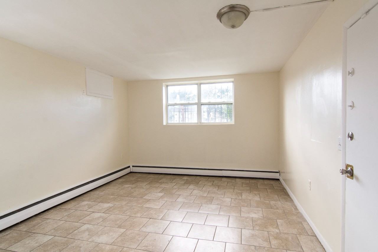 286 Eastern ParkWay - Photo 3 of 7